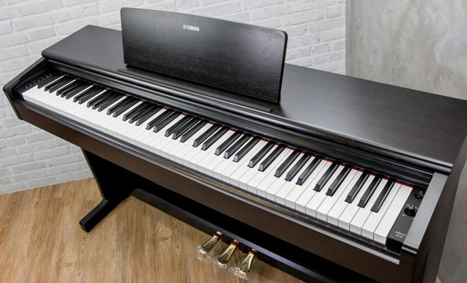 Rosewood Yamaha YDP144R Arius Series Digital Console Piano with Bench 