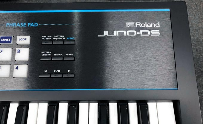 Roland JUNO-DS61 front logo