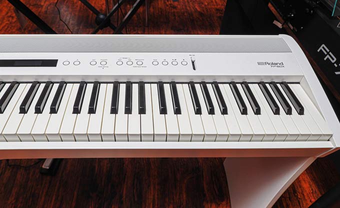 Overview: Piano Portátil Roland FP-60X con motor de sonidos superNATURAL  para todo género musical 